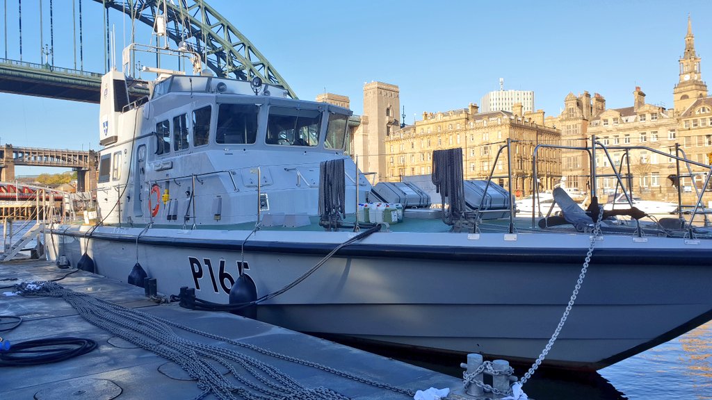 HMSExample's tweet photo. Our first week back in #Newcastle, alongside #HMSCalliope, and we've decided to give #Example a bit of #TLC! 
⚓Cable Ranged and✅
De Stored and cleaned ✅
🖌splash of paint ✅
#LookingGoodForAnOldGirl
#ThursdayMotivation 
@RNReserve @Englands_NE https://t.co/VNqdS86vrh