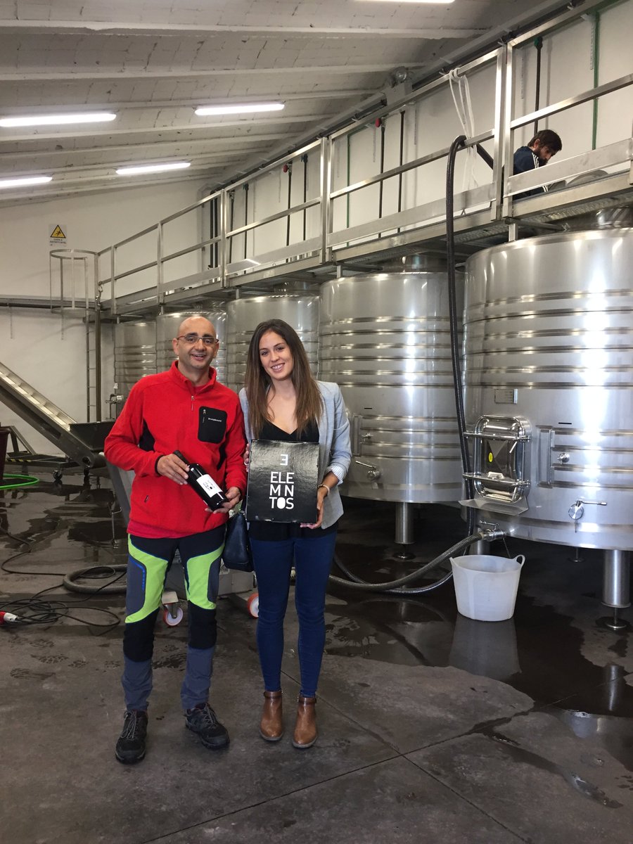 WineSpain's tweet photo. 💻📝Ya tenéis la nueva entrada de mi blog en la que os contaré todo acerca de mi visita a la bodega de #3Elementos en la @DORibera 🍷🍷🍷
https://t.co/xxlcLXr8it
🍇🍇🍇🍇🍇🍇 https://t.co/ypgQcm9ukJ