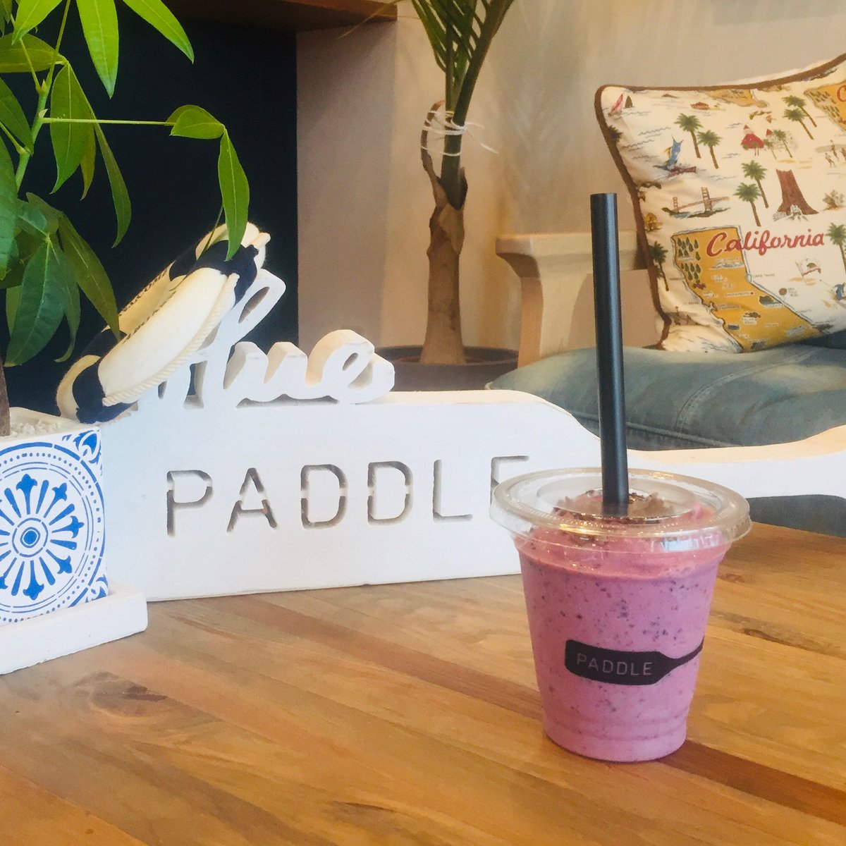 tamamilk11's tweet photo. 千葉みなとの #BLUEPADDLE のベリーベリースムージー、美味しい😍
#カフェ #カフェ巡り #ダイエット #スムージー #野菜ジュース #ジュース #selpy #セルピー #日常が価値に変わるアプリ https://t.co/lYcrieBu7K https://t.co/5By48K2em6