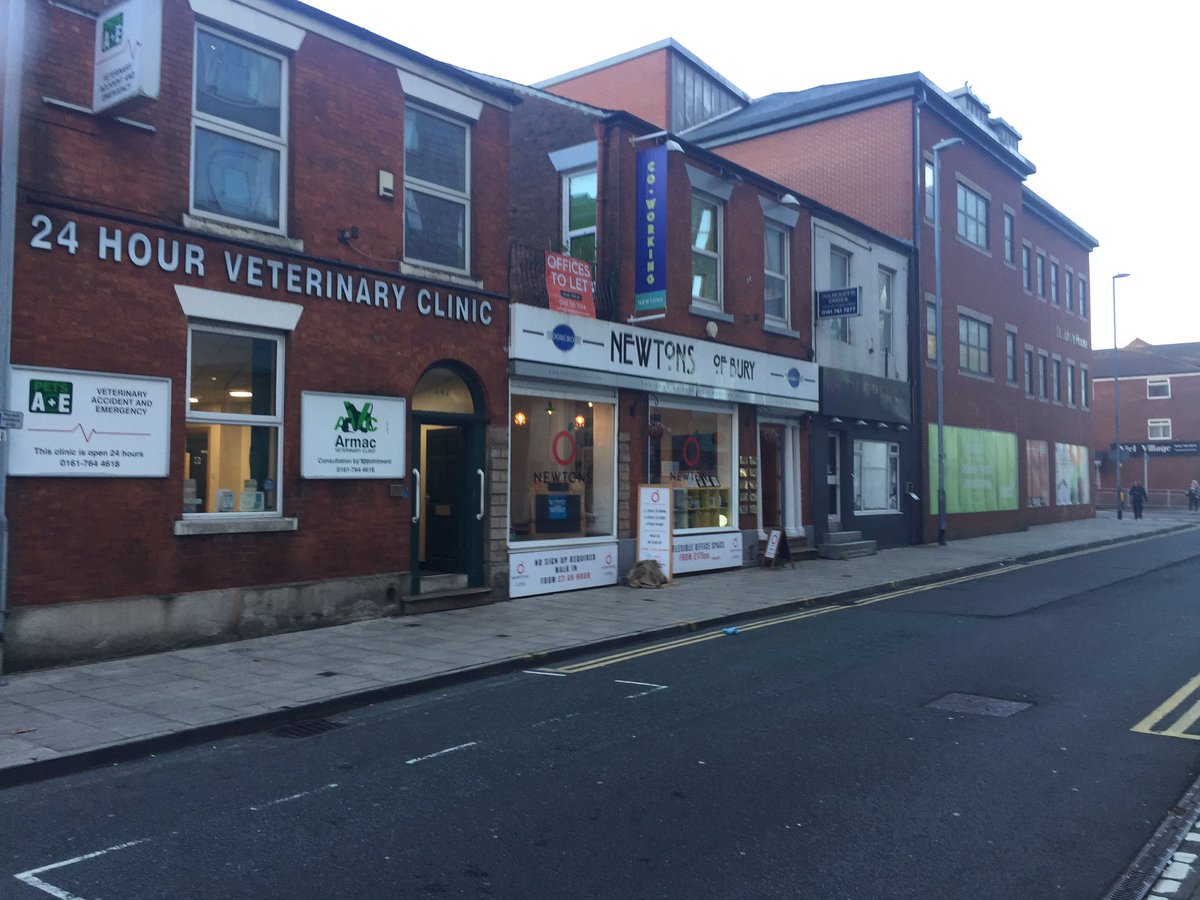 markjhooper's tweet photo. So very, very impressed with the team &amp; workspace at @NewtonsCoWo / as from now part of the growing @indycube network as @icNewtonsBury.

Follows on from yesterday’s launch of @icHackOldham 

Hope tonight’s launch goes well!

#MCR #Bury #Oldham https://t.co/gIGg88oqUL