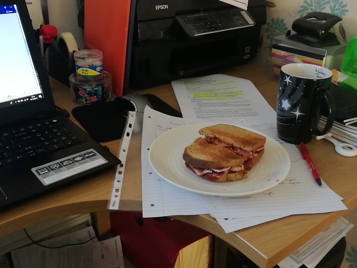 Sarahpunc18's tweet photo. Brain power for me to complete my Francis report essay!! #baconsarnie #EXESON  #PUNC18 #StudentNurse ❤ https://t.co/FiVjAKZAs6