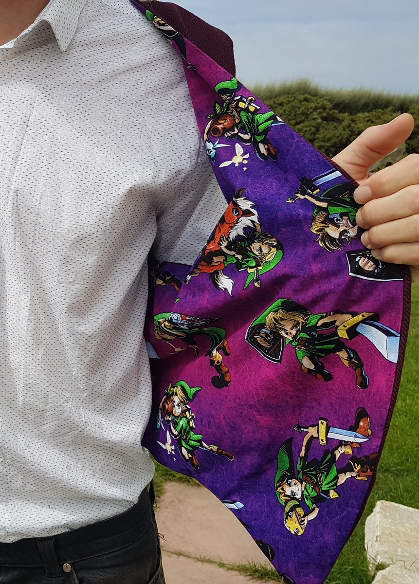 goldendesignuk's tweet photo. I haven't done much #tailoring over the last 6 months however this custom order for @808bbq was just a joy to make!
Classic Autumn red herringbone tweed with an amazing #zelda theme print lining.
#ocarinaoftime #link #mensware #fashion #design
#cornishmaker #krowji @Krowji https://t.co/lEGDDtM0d1