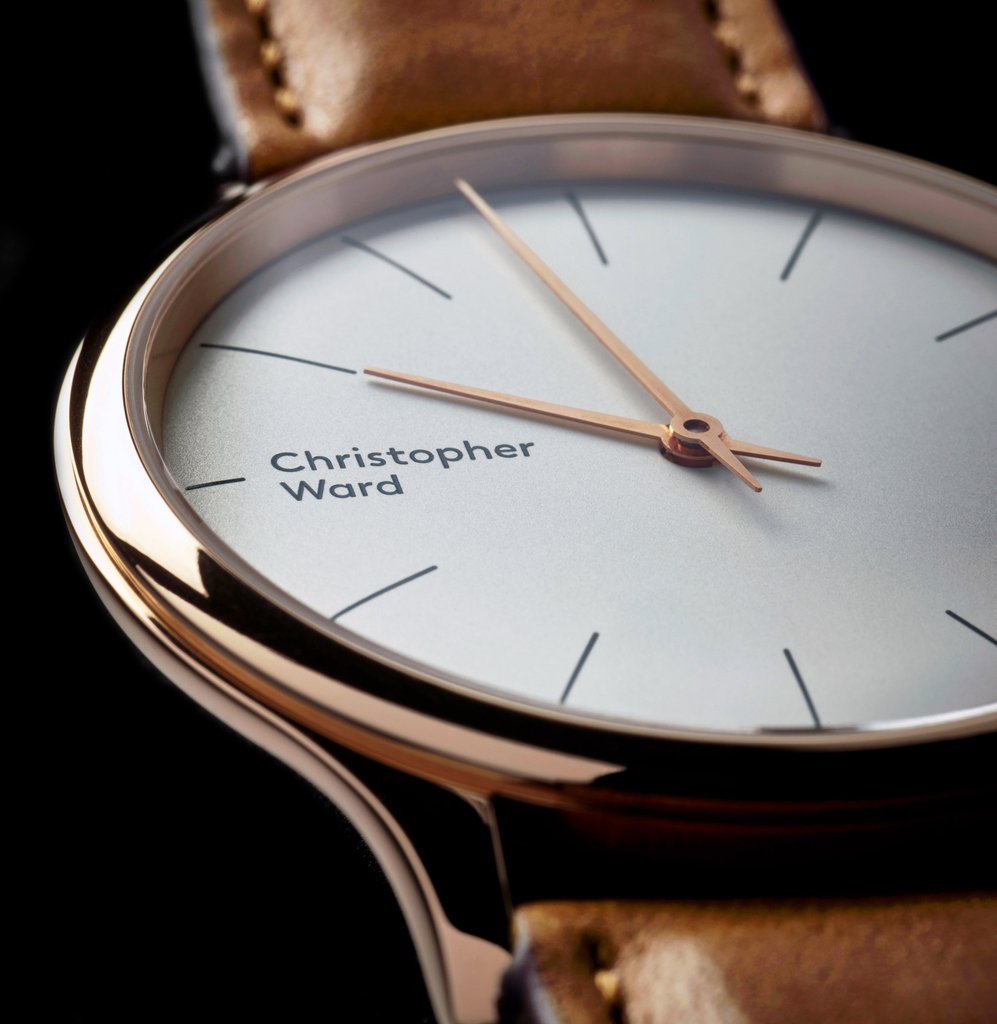 ChrisWardLondon's tweet photo. Unsurprisingly, the 595's case is the star of the show here; the Malvern aesthetic is enhanced by such slimness. At only 5.95mm tall and weighing a light 33g, the 595 is an astonishing technical achievement.

#ChristopherWard #C5Malvern595 #slimwatch #rosegoldwatch #rosegold https://t.co/TAIX4G2CVn