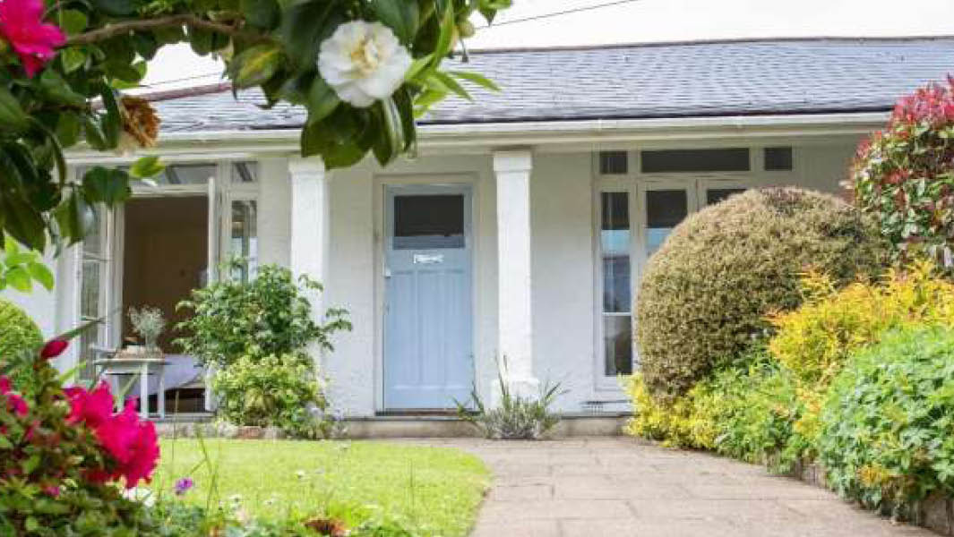 CottagesInDevon's tweet photo. How cute is this place? #Devon #weekendgetaway #southwestcoast https://t.co/643H2ROjsZ
