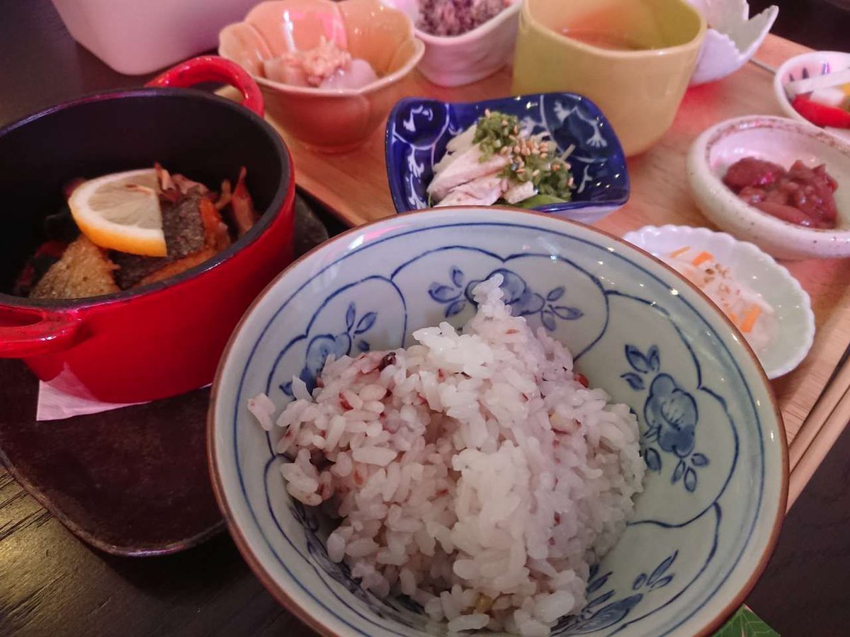 hashphotohankyu's tweet photo. かわいい豆皿に心躍る♪「マメリ」の豆皿ランチ!
→https://t.co/7hEAViLHVQ
ごはん・本日のスープ・本日のメイン・季節の野菜を使った豆皿おかず9品!ドリンクもついて、大満足です
#茨木市 #ランチ #マメリ #mameri #豆皿 #季節の野菜 https://t.co/aE5TPNksWP