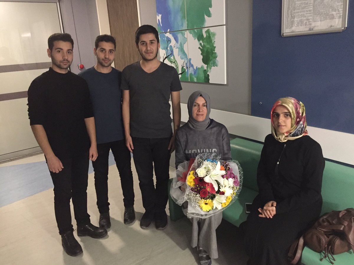 hayirdayarisan's tweet photo. Rabbim hastane kapılarında ve evlerinde hastalık ile mücadele eden herkese Şafi ismi hürmetine şifalar nasip etsin @Gulten_Trz başkanımızı ziyaret ederek hastası için dua ettik @SametAyvz @Elikann @_isa_yaman @dnzcmusa @y_grsy @ozlemTysz53 https://t.co/md6KS6VsKD