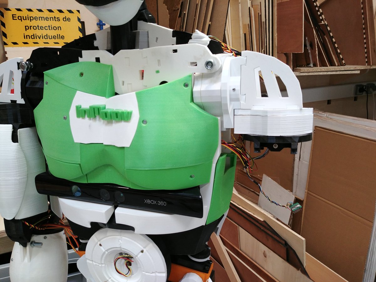 inmoovbrest's tweet image. Retour de combat... euh de la  #fetedelascience. Heureusement #Inmoov se répare très bien ! Tant que les jeunes ont apprécié, c&apos;est l&apos;essentiel. @UBO_OpenFactory  #brest  #robot #3Dprint