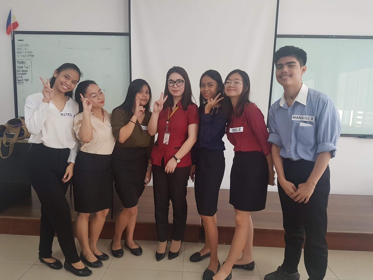 queannna's tweet image. Okay. Two down... Oh tulog na meron pa bukas. Nyark nyark. #PracticalResearch #GandaNiMaam #AngTabaKo #MukhaAkongTimang #OralDefense #Done #PasadoNaHanggangCollege