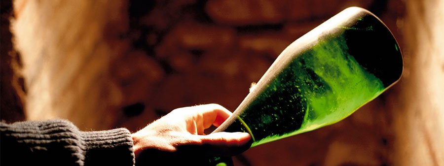 horecadata's tweet photo. ¡HOSTELEROS! Tenemos el placer de invitarte a una exclusiva cata de “Champagne de Vignerons” de la mano de “A la Volé”, patrocinada por Ford y en colaboración con Fehractiva. 
Empezamos el lunes 22 de octubre en Oviedo, ¡te esperamos!
Inscríbete https://t.co/DoSpkFxkEe https://t.co/gFqbI8jNM1