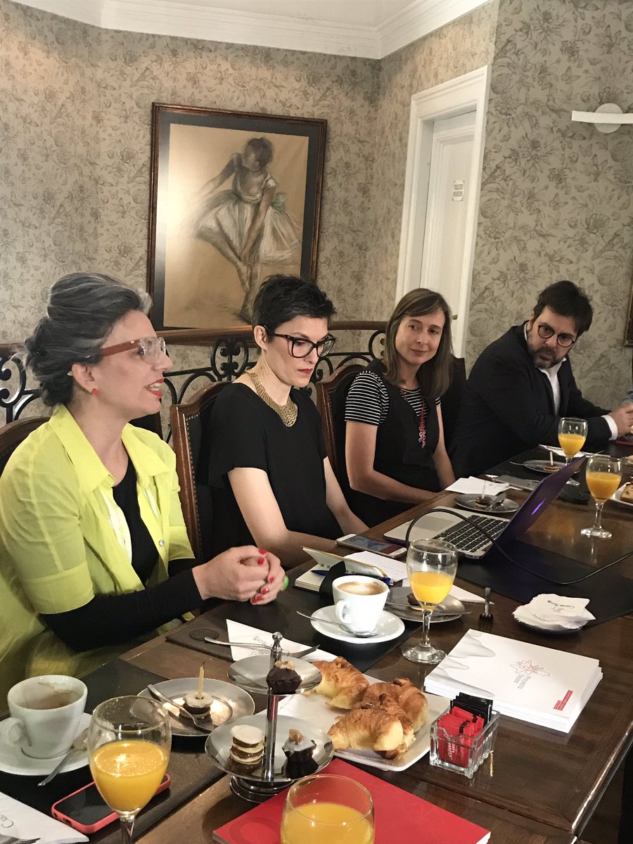 agenciawachs's tweet photo. Estamos en el desayuno de prensa de @ProyectoDeseo #elproximomuebleargentino #innovación #diseño https://t.co/Cl2vcUESLh