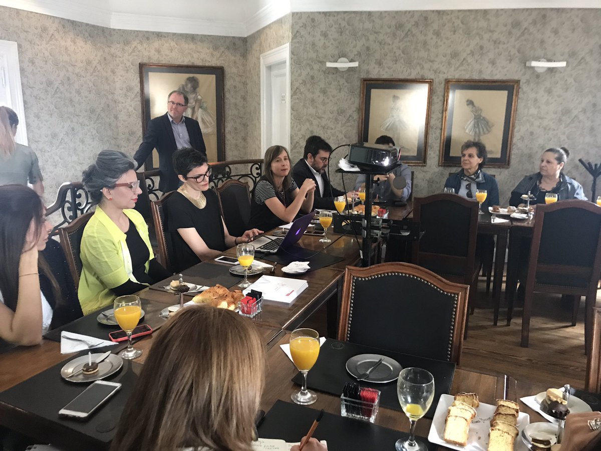 agenciawachs's tweet photo. Estamos en el desayuno de prensa de @ProyectoDeseo #elproximomuebleargentino #innovación #diseño https://t.co/Cl2vcUESLh