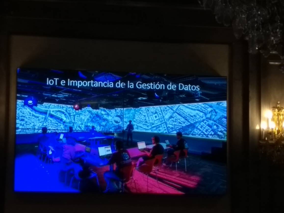 3ª Conferencia del X Foro de Especialistas en #Información y #Documentación de #Andalucía #aapid18 #Sevilla con <a href="/jalonsoarevalo/">Julio Alonso Arévalo</a> "Lectura en otras realidades" "Humanidades digitales, propuestas para la biblioteca del siglo XXI"