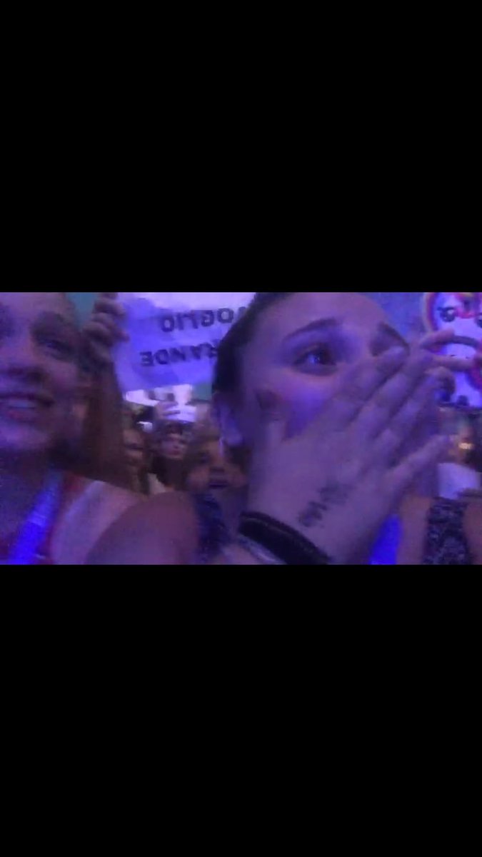 grebizzle's tweet photo. Auguri alla più figa del mondo @escapewithfede 💘 https://t.co/5mIKnxB8fd