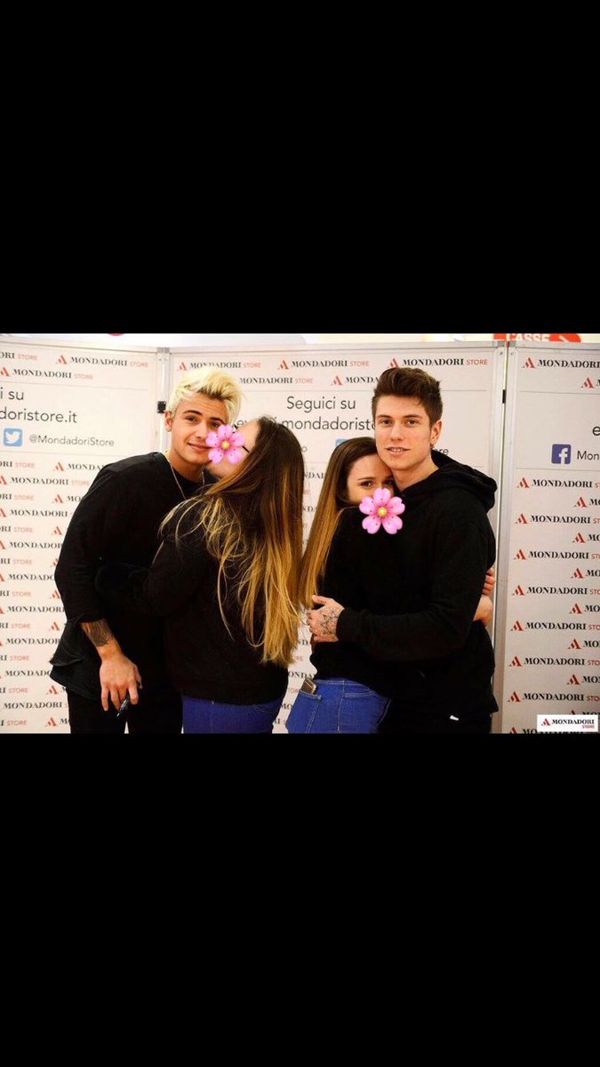 grebizzle's tweet photo. Auguri alla più figa del mondo @escapewithfede 💘 https://t.co/5mIKnxB8fd