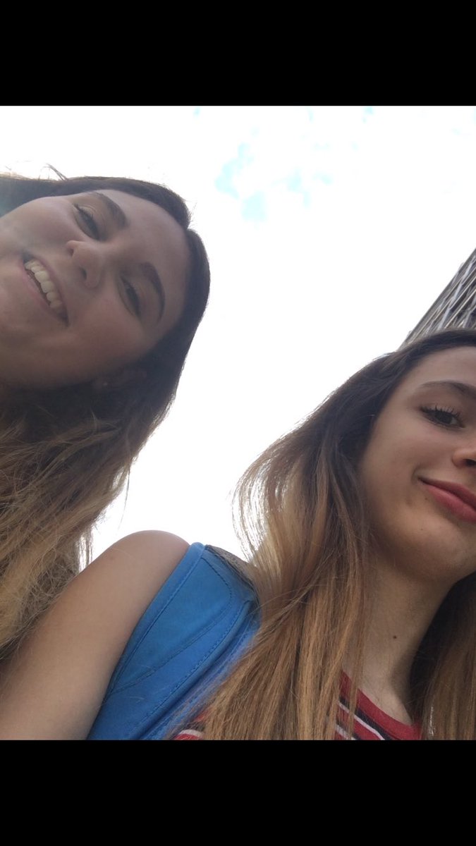 grebizzle's tweet photo. Auguri alla più figa del mondo @escapewithfede 💘 https://t.co/5mIKnxB8fd