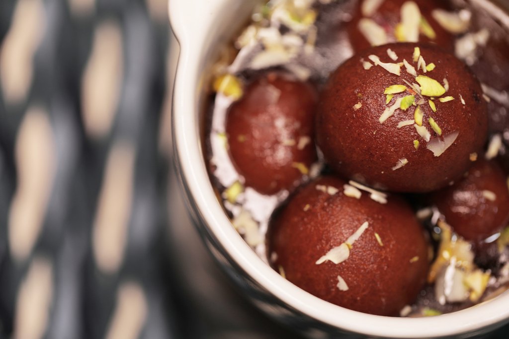 maplecanadain's tweet photo. Make your last day of Navratri and Pujo auspicious. Cook classic #GulabJamuns for dessert and enjoy the heartwarming delicacy with family and friends. https://t.co/JbtEOp82Ak
#MakeWithMaple https://t.co/eYuitviiEy