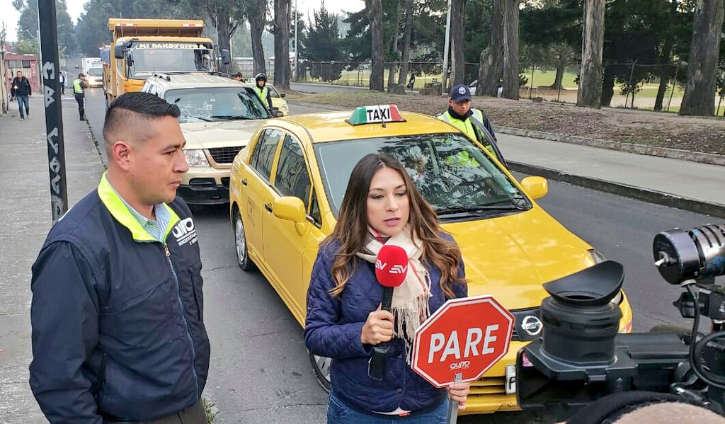 EcuNix's tweet photo. "Recuerde que el límite máximo de velocidad para vehículos livianos, motocicletas y similares en sector urbano es de 50km/h y el rango moderado es de 50 a 60 Km/h" Santiago Molina. #Exclusiva https://t.co/AivCEfWMbS