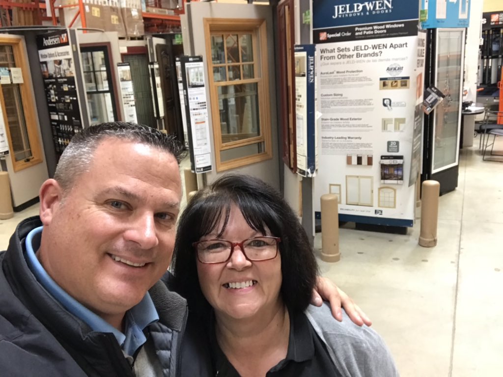 GibbyRocks10's tweet photo. MET Supervisor Sue helping out at #2504 Today and Teaching the Associates along the Way!!! That’s how she rolls!!! Thank you Sue for ALL you Do!!! @hdsue2577 @b_mungul @Meghan_HDMET #ILoveMET #myteamrocks @Ingram5Curtis https://t.co/YfYRsCGOrR