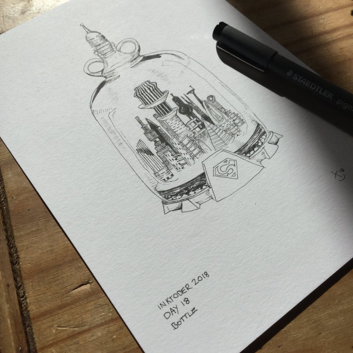 RatCrowIll's tweet photo. Inktober 2018,
Day 18,
Bottle
#BottledCityofKandor
#inktober2018 #inktober #inktoberday18bottle #inktoberday18 #bottle #botal #bouteille #botella #bottiglia #flaske #flaska #flasche #ボトル #병 #kandor #krypton #bottledcity #Superman #DCComics #comics #ActionComics https://t.co/lFOKUi7RGD