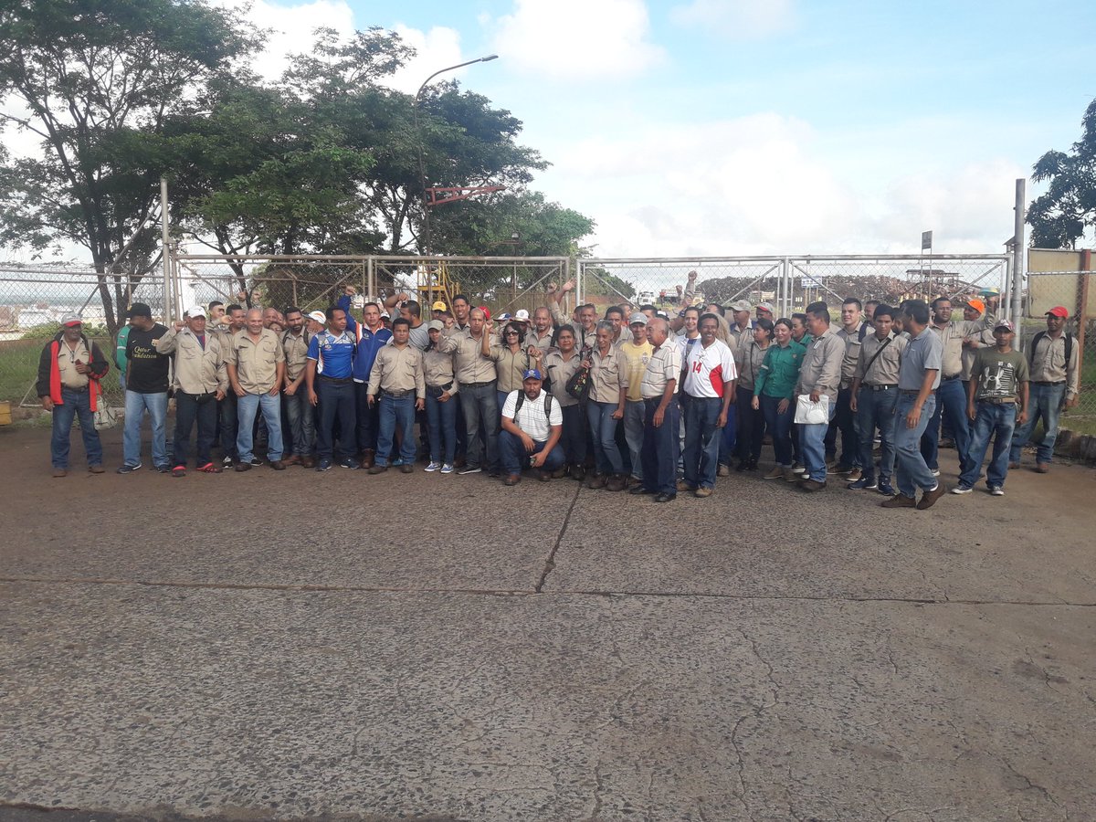 tomasmartinez33's tweet photo. @PableOstos Trabajadores de Venprecar exigen respuesta de sus beneficios y condiciones mínimas de seguridad dentro de las instalaciones de la empresa https://t.co/sj5Rqq930Y