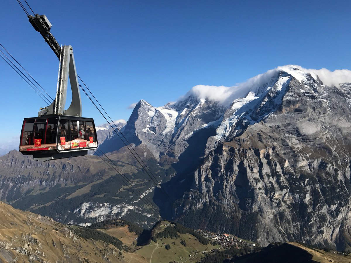 Ab auf's Schilthorn und die Fahrt mit unserer Frey-Gondel sowie die Aussicht geniessen!