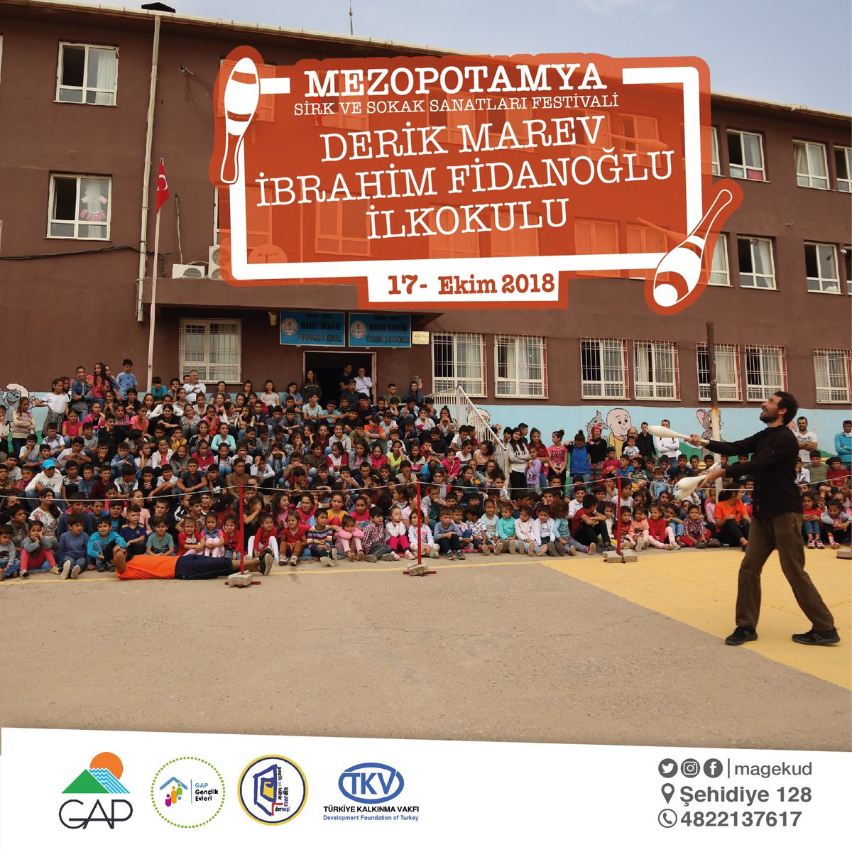 msssfest's tweet photo. #Msafest DERİK ve MAZIDAĞINDA

Festival süresince her gün farklı ilçelerimizin farklı okullarında sahne alacak olan sanatçılarımız, geçtiğimiz gün Derik ve Mazıdağı ilçelerimizde bulunan 4 farklı okulda çocuklarla bir araya geldi. 
 Bir Çocuk Bir Dünya Mutluluk!
#derik #mazıdağı https://t.co/aJGLlv8d0Q