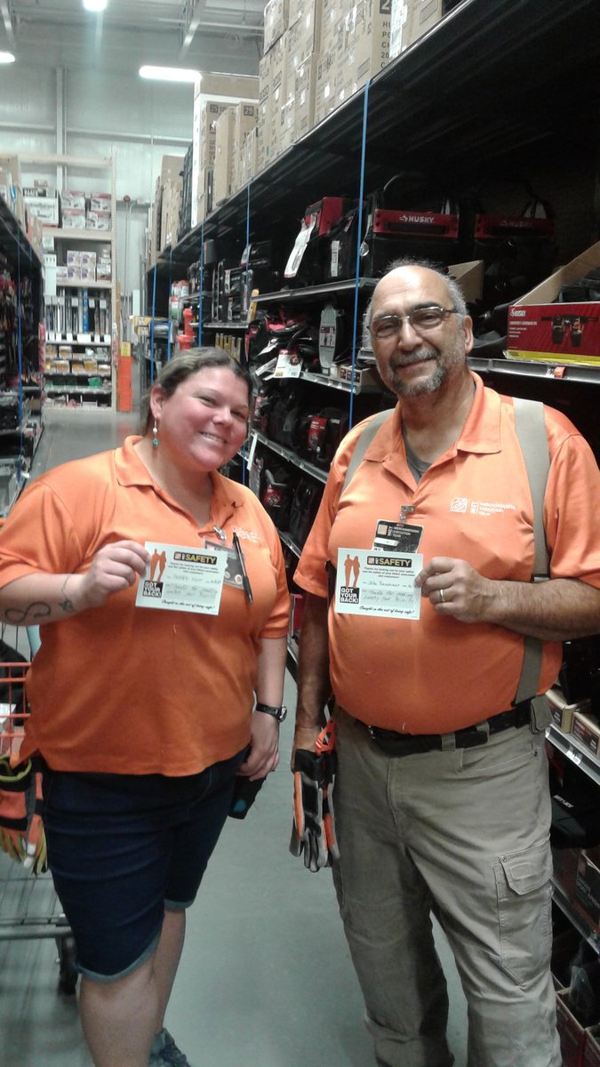 BleechRoss's tweet photo. John and Pepper making safety the priority at 1748 @JaySFuller1  @pepper_hiott  @Robin62201955 https://t.co/6Z7dC5TovW