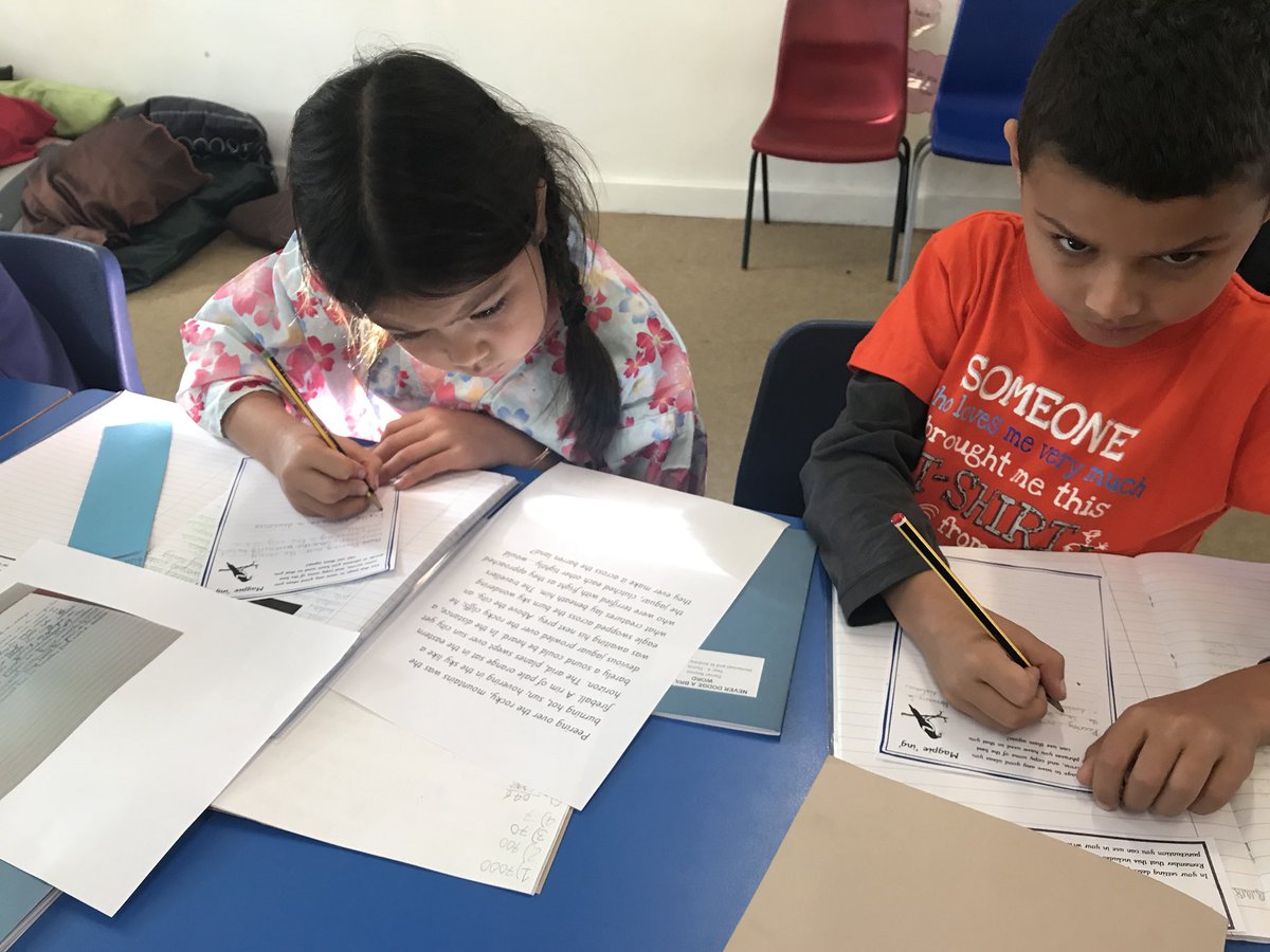 immanuelprimary's tweet image. Working hard in Year 4 this morning getting ideas for their ✍️ ! #magpieideas #settingdescription