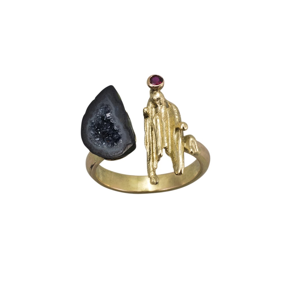 handmadeinhigh's tweet photo. The intriguing work of jeweller @Laurangyou reflects her fascination for the miniature worlds found within natural landscapes. Using precious metals and naturally formed gemstones -every lovely  individual piece has a story behind it. Laura will be @HighgateLitSci 2 - 4 Nov! https://t.co/Y2UHqISjD4