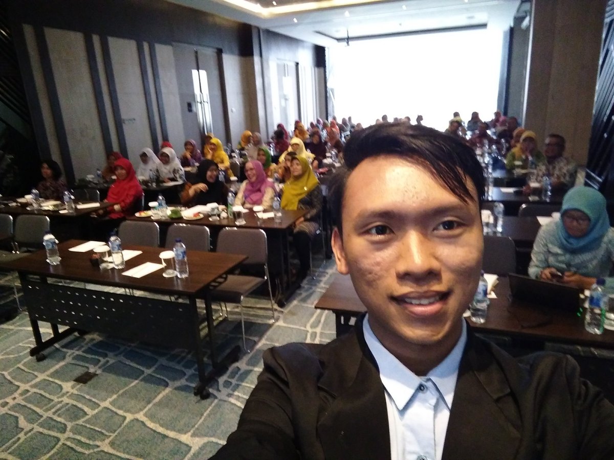 faroukamsyari's tweet photo. #ExcellentMindset training for Staff Dinkes #Yogyakarta divisi pelayanan #Training #Leadership https://t.co/8Tbwi3sUS1