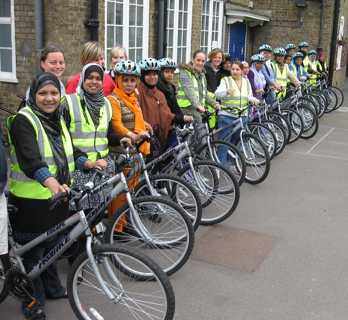 LSBUActive's tweet photo. THIS LSBU GIRL CAN – BIKE IT YOU CAN TOO
Thanks to @TGCLambeth &amp; @SustransLondon  we are offering female students and staff the opportunity to learn to ride a bicycle for free!!

Don’t worry if you haven’t got a bike, you can borrow one &amp; the option to buy for only £60 at the end https://t.co/J2jbZQENYy
