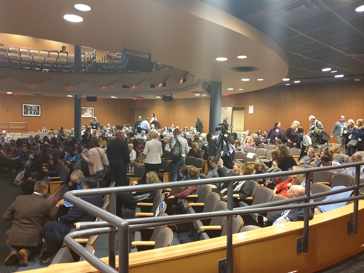 CoachPsycUSyd's tweet photo. Great first day at the #columbiacoachingconference2018 keynote went swimmingly. Seemed to be extremely well recieved. Thank you to the dozens off #coaching enthusiasts who have given me so much positive feedback. https://t.co/Y4NCPwcZBp