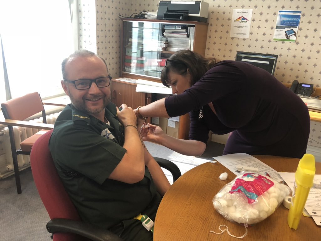 BladenLinda's tweet photo. @WelshAmbulance #fluvaccinator with @lplattswansea https://t.co/JPpkU5j2nz