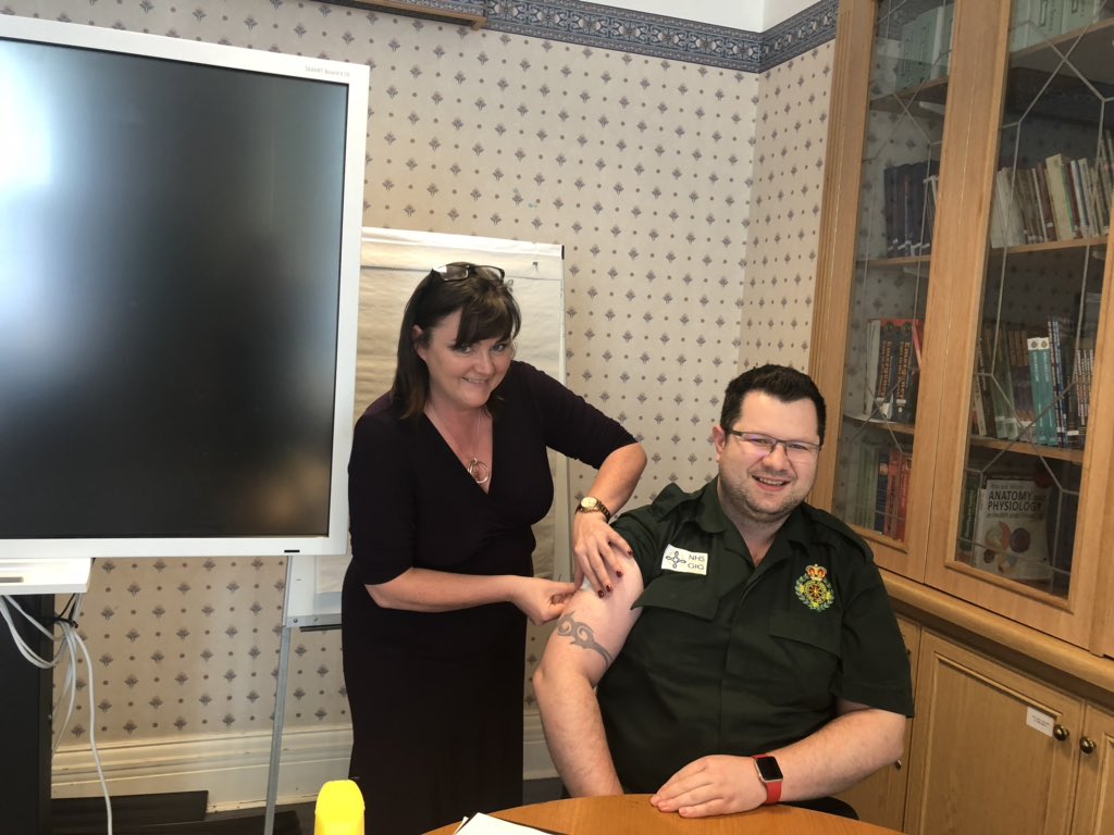 BladenLinda's tweet photo. @WelshAmbulance #fluvaccinator with @lplattswansea https://t.co/JPpkU5j2nz