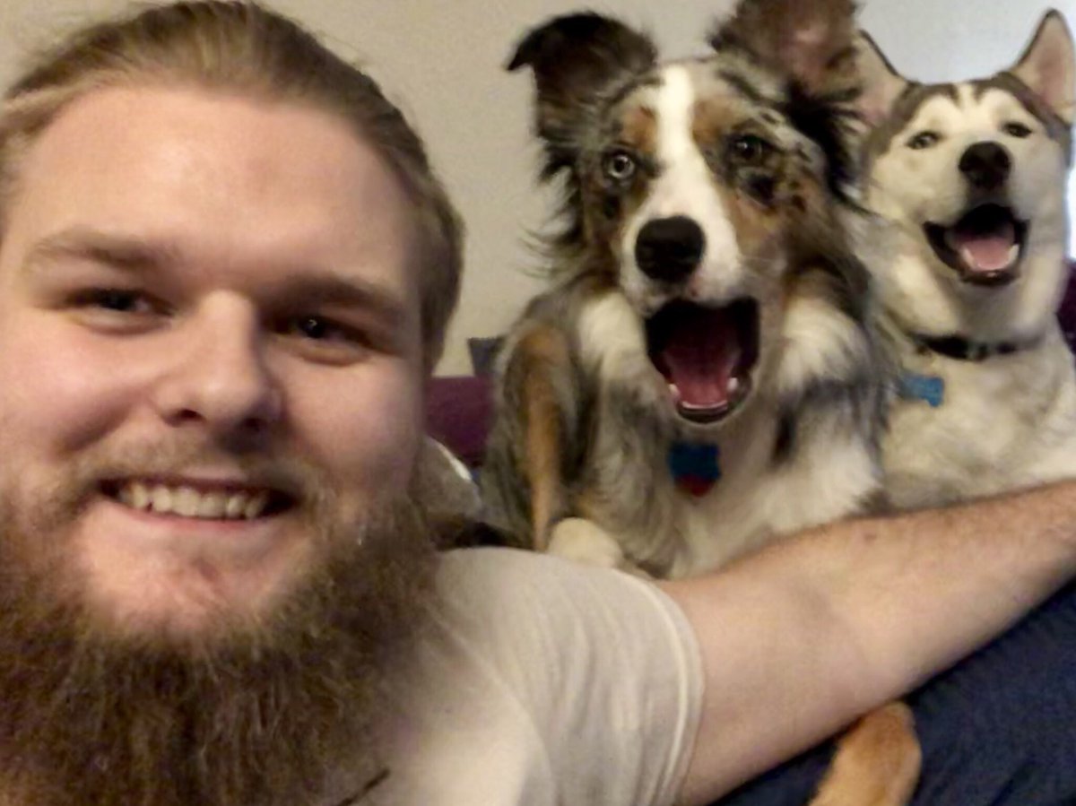 SirKngofkngs's tweet photo. Going live at https://t.co/gjYMGWhA6f! The poll pinned on my profile is leaning towards Oldschool RuneScape, so I could stream that soon. For now we are back on WoW, though! Come use !so to shoutout your channel! #Warcraft #OSRS @Streamers_Unify @Stream_Culture_ @SmallStreamsRT https://t.co/QKidn9OPL5