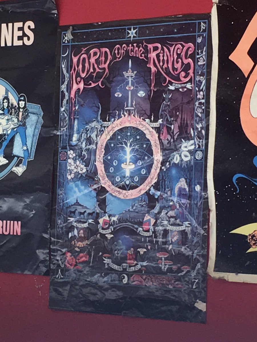 thetolkienheads's tweet photo. Saw this beauty right after recording the movie recap episode. Makes me want a black light real bad. https://t.co/W6NvFLaHXn #lotr #thetolkienheads https://t.co/t4HJNiY569