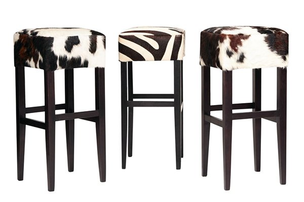 LondonCows's tweet image. Choose from our selection of ready made tricolour and black and white barstools, or get in contact for bespoke orders. We can change the stool height so they can fit your kitchen bar perfectly and you can choose your own hides to match your decor. #londoncows #cowhidefurniture