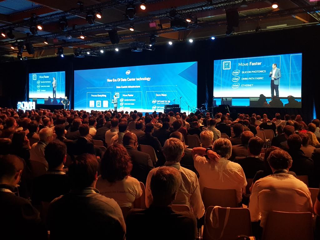 WalidBAHRI_'s tweet photo. @VUACfr a assisté aujourd'hui au 6ème #OVHSummit Paris 2018 Merci à @OVH @ovh_fr pour l'organisation très réussie et ce programme riche et innovant ! #Innovation #Startup #VUAC 🚀 https://t.co/YryxLu3iVy