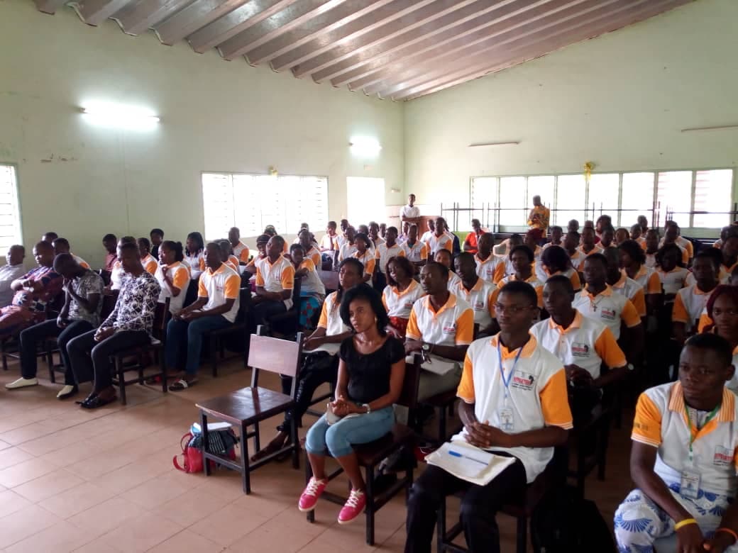 Beninlogis's tweet photo. Voici quelques images du CEO de #Beninlogis invité par le journal '' @LerevelateurUac'' à animer une conférence à l'Université d'Abomey calavi dont le thème est " #entrepreneuriat : réussir dans un milieux hostile" #Benin #Wasexo #TEFforum2018  #entrepreneurs #UpperLevel https://t.co/WCgkUvPsB4