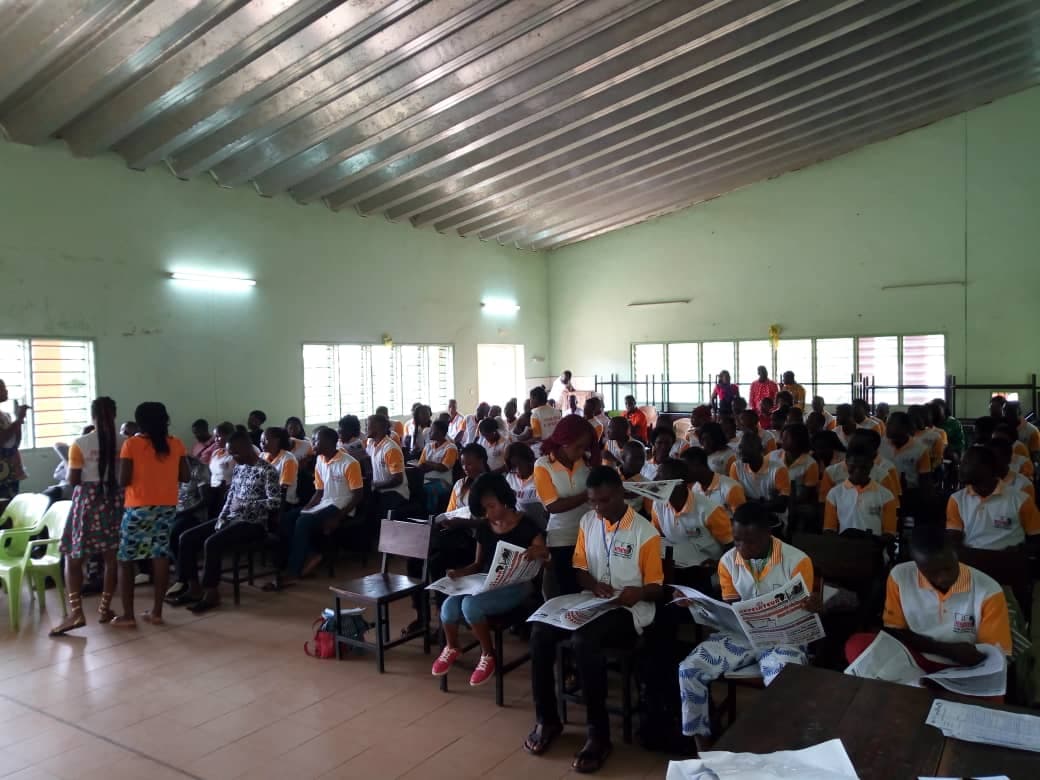 Beninlogis's tweet photo. Voici quelques images du CEO de #Beninlogis invité par le journal '' @LerevelateurUac'' à animer une conférence à l'Université d'Abomey calavi dont le thème est " #entrepreneuriat : réussir dans un milieux hostile" #Benin #Wasexo #TEFforum2018  #entrepreneurs #UpperLevel https://t.co/WCgkUvPsB4