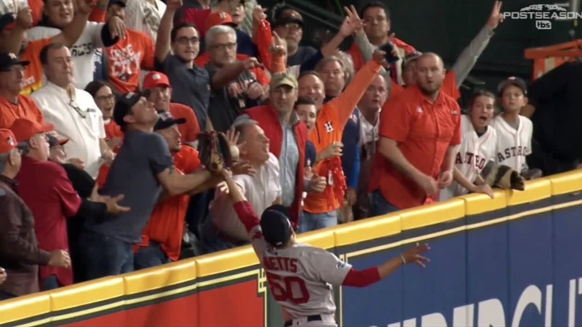 JohnRabasco's tweet photo. Clear interference. Fan’s hands clearly over yellow wall line, Mookie’s glove is even with wall and look how far away his body is from wall. https://t.co/mg79FmO7Ot