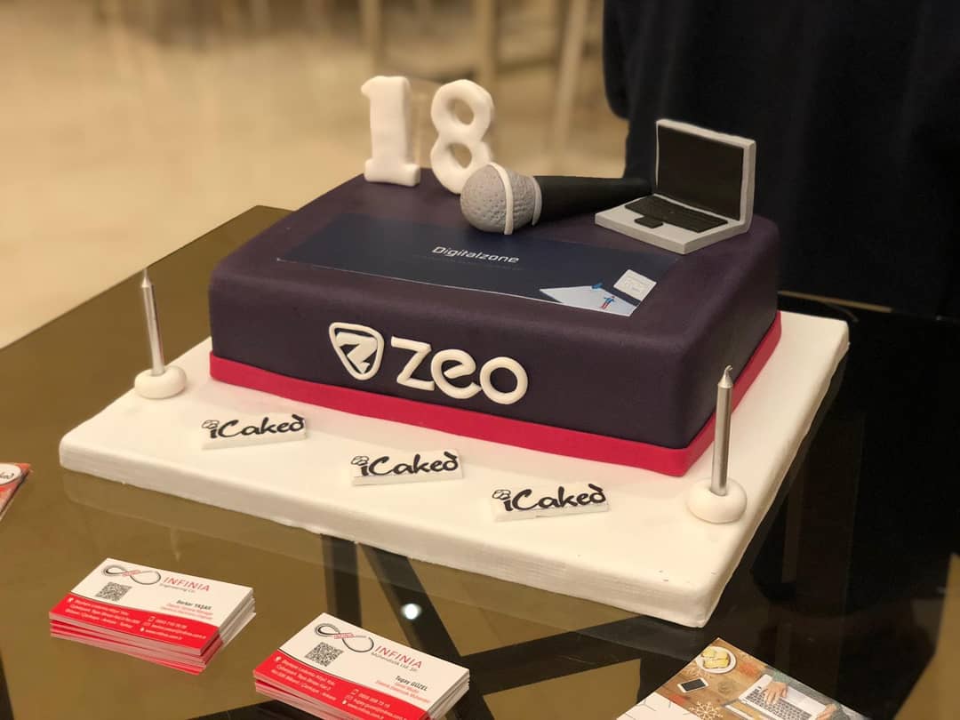 iCakedcom's tweet photo. @zeoagency nin düzenlediği #DigitalZone etkinliğine geçen yıl olduğu gibi bu yıl da enfes bir pasta yolladık 💻🖱️🎤 Etkinlikteki herkes keyifli vakit geçiriyordur umarız 🎂 🌐 #digitalzone2018 #zeoagency #seozeo https://t.co/xMf8sRDfYA