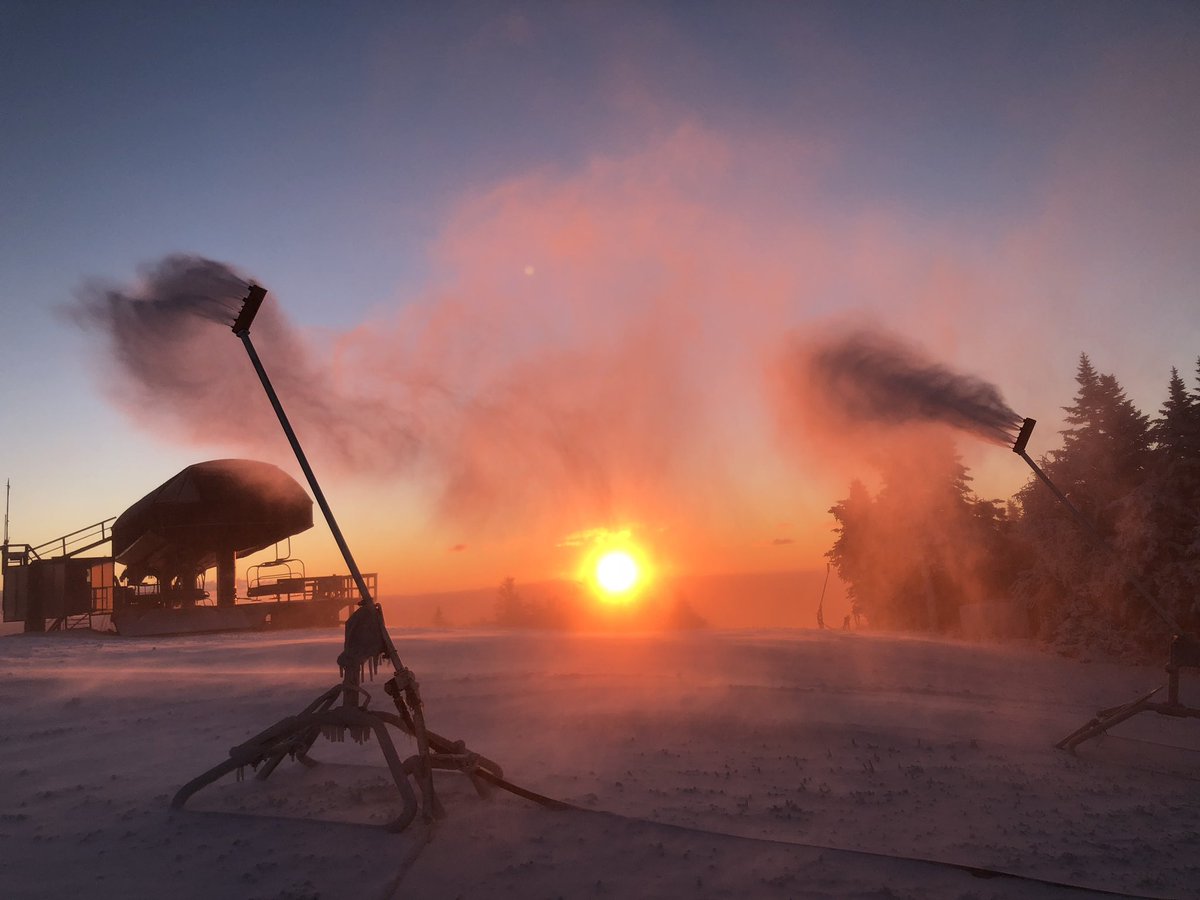 mountsnow's tweet photo. It’s on!
Snowmaking season has officially begun here at Mount Snow.
#welovesnow https://t.co/VStTlSF8LK