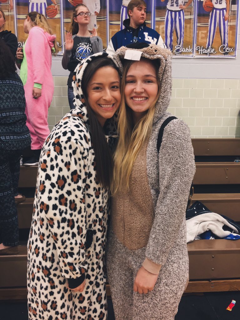 katelyn_fuchs's tweet photo. happy freaking birthday baby😩😭 i love you so much!!! i hope you have the greatest bday EVVVAAAAAA!!!! #baldass https://t.co/FNMvfN25CF