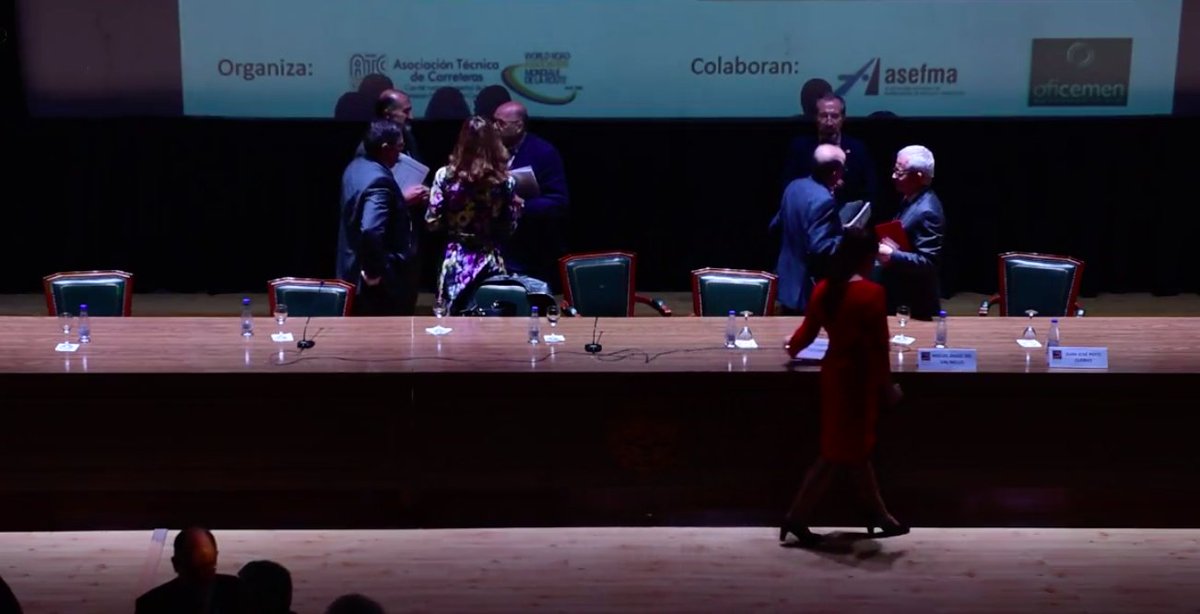 SNFirmes's tweet photo. Termina en @caminosupm el Simposio Nacional de Firmes #SNFirmes2018 de la Asociación Técnica de Carreteras (ATC)

Agradecemos a @asefma_es y @Oficemen su colaboración, a @fomentogob su apoyo y a @Repsol @CirtecCT @becsa_ @Eiffage_es @Pavasal @ProbisaB y @sorigue_ el patrocinio https://t.co/yTZblTfTjD