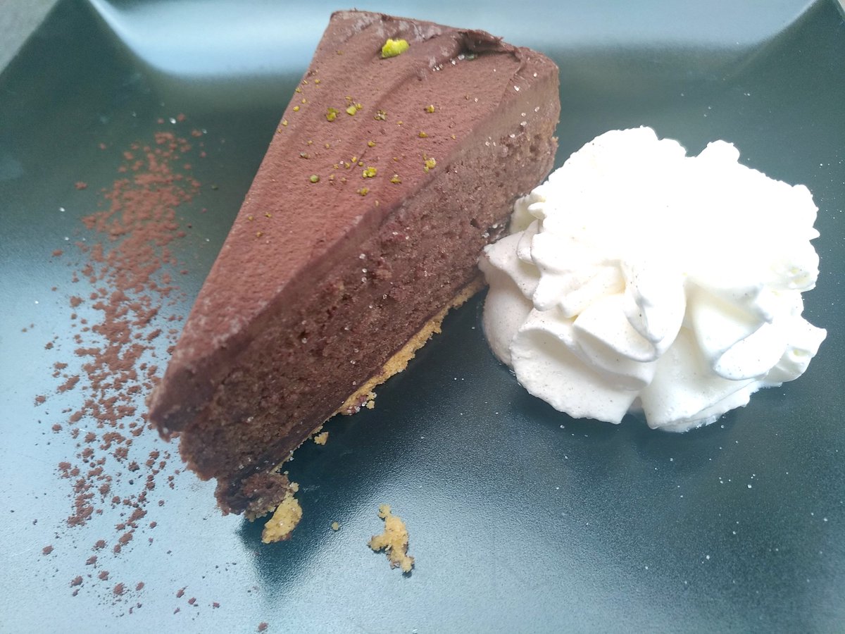 Le Stube Le Gateau Truffli Du Stube Un Vrai Bonheur Pour Les Amateurs De Chocolat A Decouvrir Au Stube Richelieu Ces Vendredi Et Samedi Alors Bis Sehr Bald Lestube