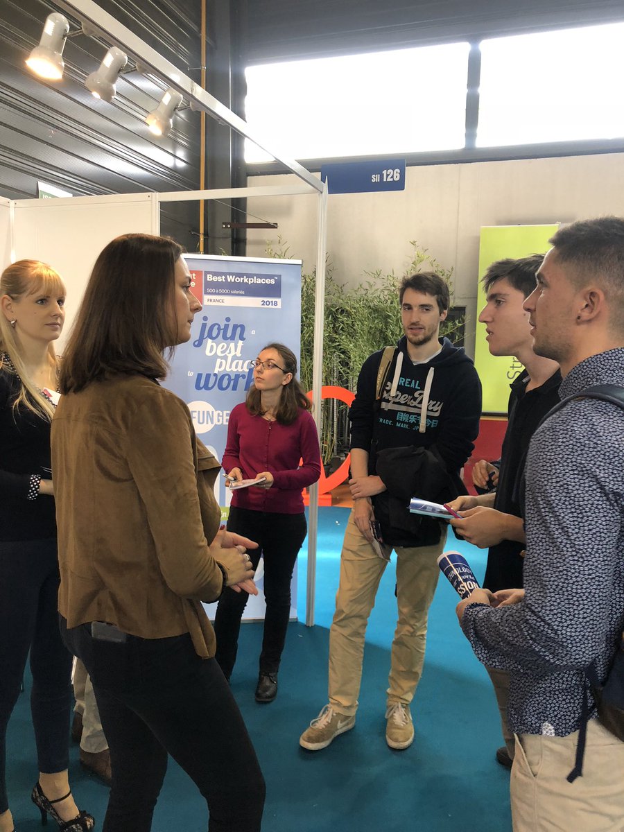 EmilieKhednah's tweet photo. Rencontre avec des étudiants au Forum Alsace Tech organisé par 14 grandes écoles d’Alsace et aussi de l’université de Strasbourg  👋🏼

Venez nous rencontrer sur le stand 126 @SIIStrasbourg, nous vous attendons 💪🏼🙃

#GroupeSii #AlsaceTech #Unistra https://t.co/0AWt791NCQ