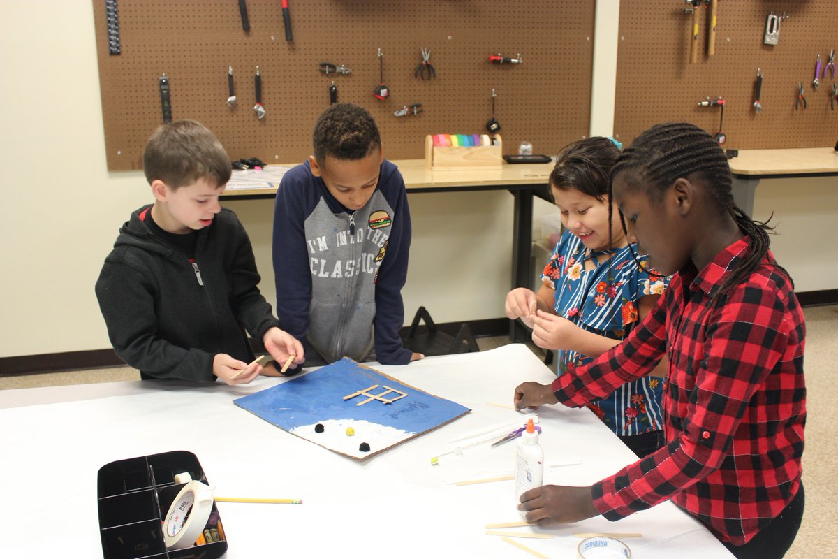 Tech_CoachLloyd's tweet image. The SRI #makerspace is a popular place! Mrs. @CThacker_3&apos;s 3rd graders are creating Native American artifacts #cuprunnethover #techcoach #makerspace #sangareeintermediate