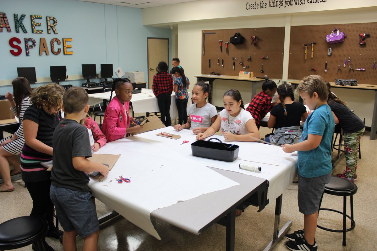 Tech_CoachLloyd's tweet image. The SRI #makerspace is a popular place! Mrs. @CThacker_3&apos;s 3rd graders are creating Native American artifacts #cuprunnethover #techcoach #makerspace #sangareeintermediate