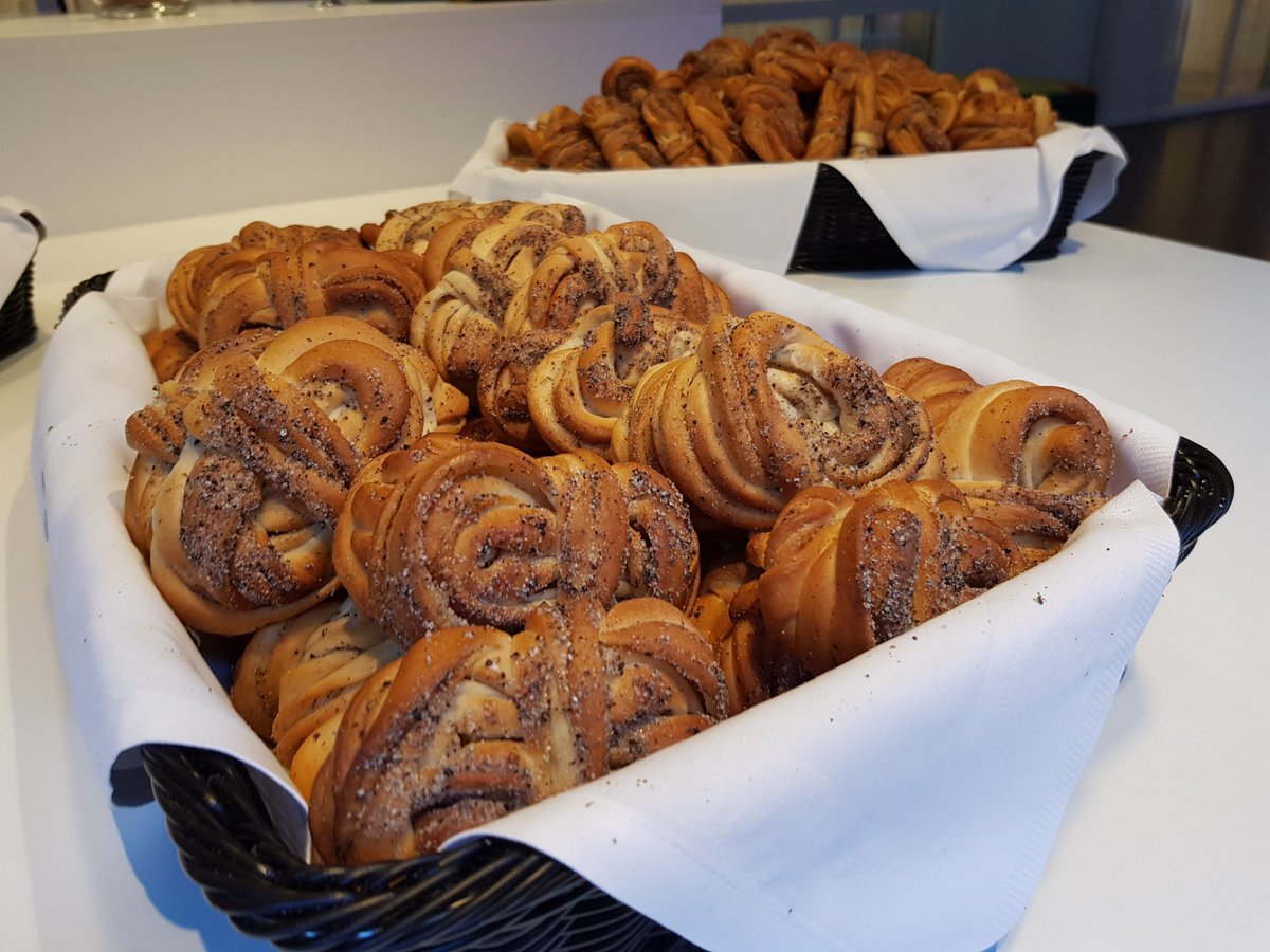 johanjonasson's tweet photo. A cardamom bun conference is a good conference! #devlin2018 #fika https://t.co/wrPbrTykjZ